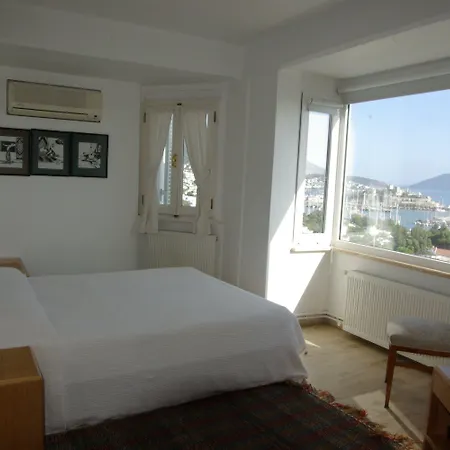 Antique Theatre Hotel 3*