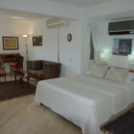 Hotel Antique Theatre 3*